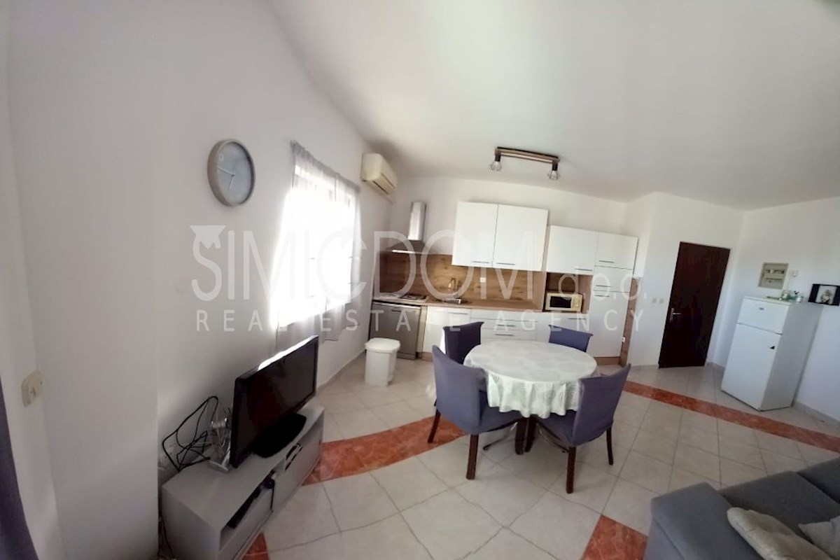 Dva apartmaja, druga vrsta do morja (pritličje), Rogoznica