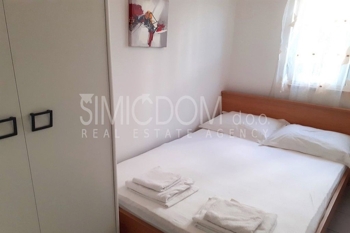 Dva apartmaja, druga vrsta do morja (pritličje), Rogoznica
