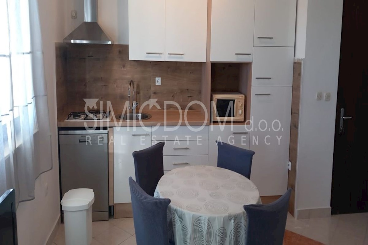Dva apartmaja, druga vrsta do morja (pritličje), Rogoznica