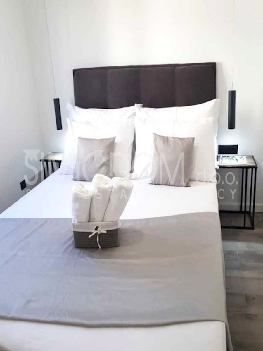 Dva apartmaja, druga vrsta do morja (pritličje), Rogoznica