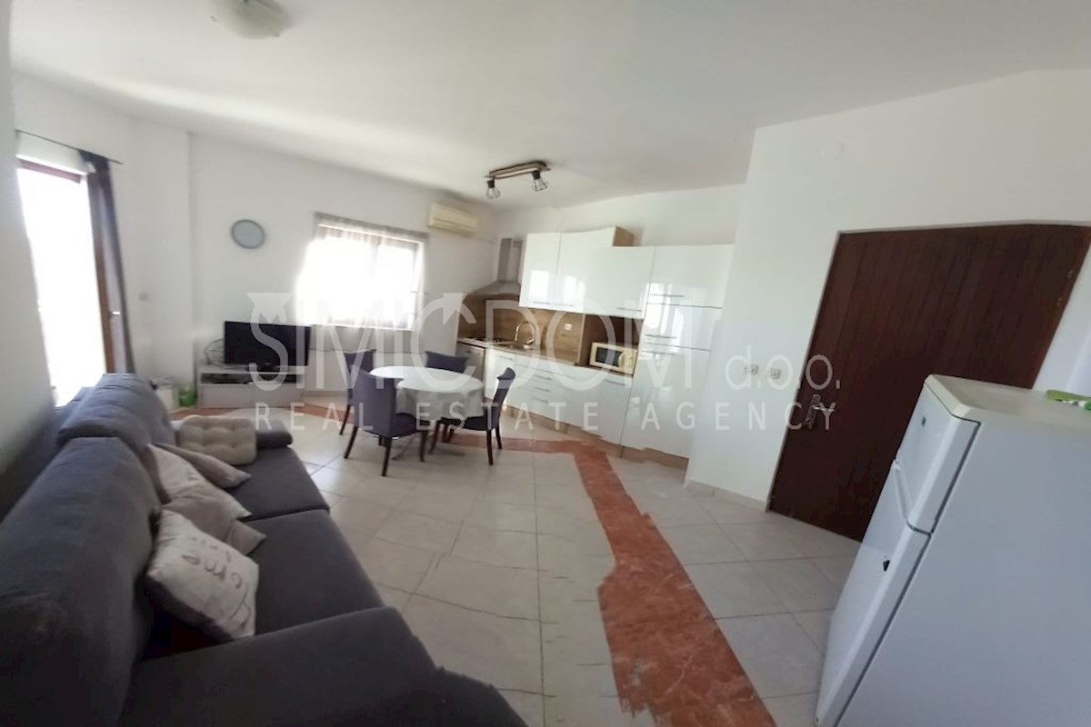 Dva apartmaja, druga vrsta do morja (pritličje), Rogoznica