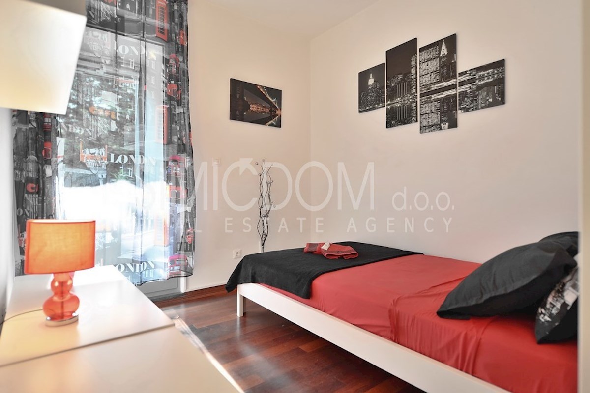 Moderno opremljeno stanovanje z dvema garažama, Žnjan