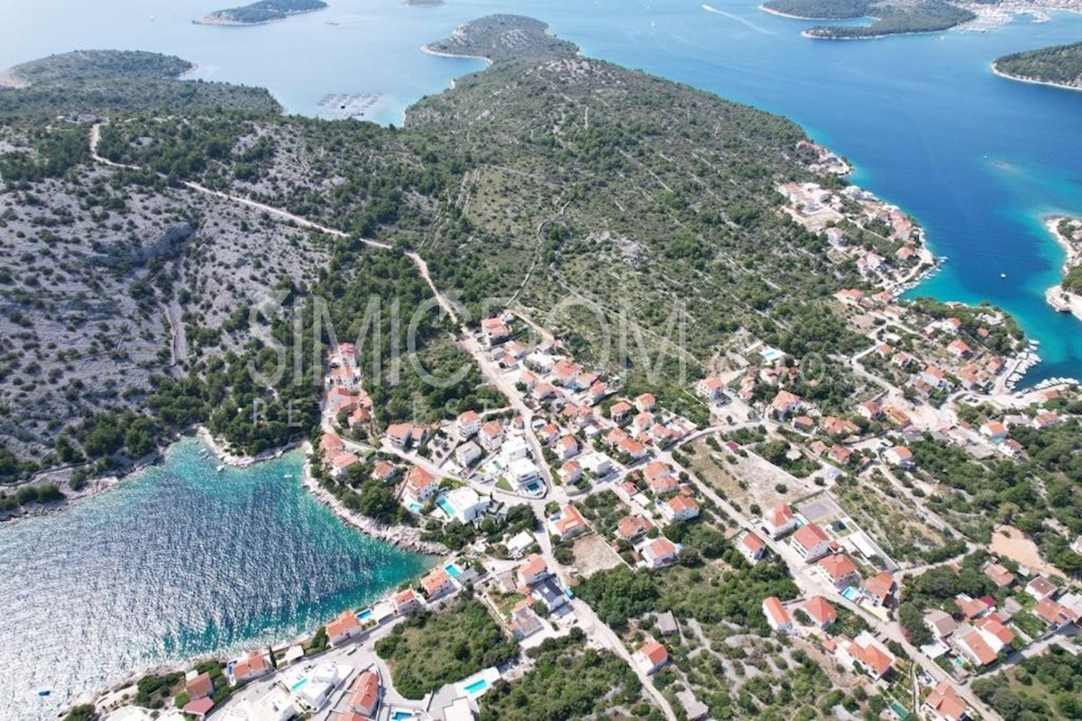 Penthouse s čudovitim razgledom, Rogoznica