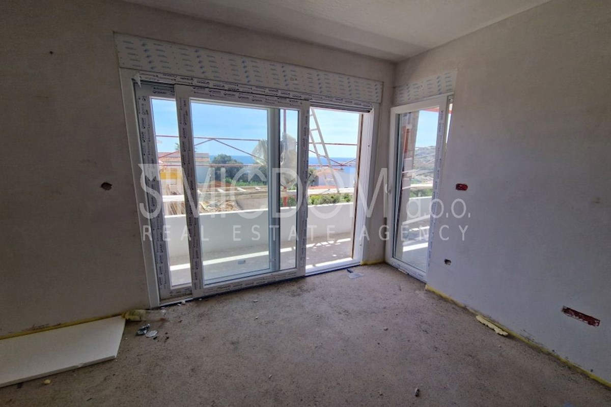 Penthouse s čudovitim razgledom, Rogoznica