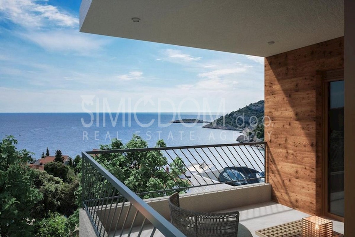 Penthouse s čudovitim razgledom, Rogoznica