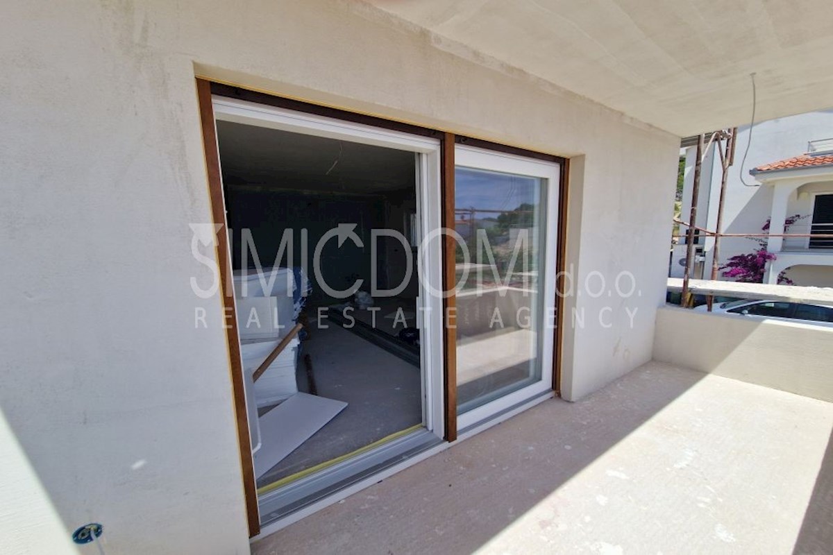 Penthouse s čudovitim razgledom, Rogoznica