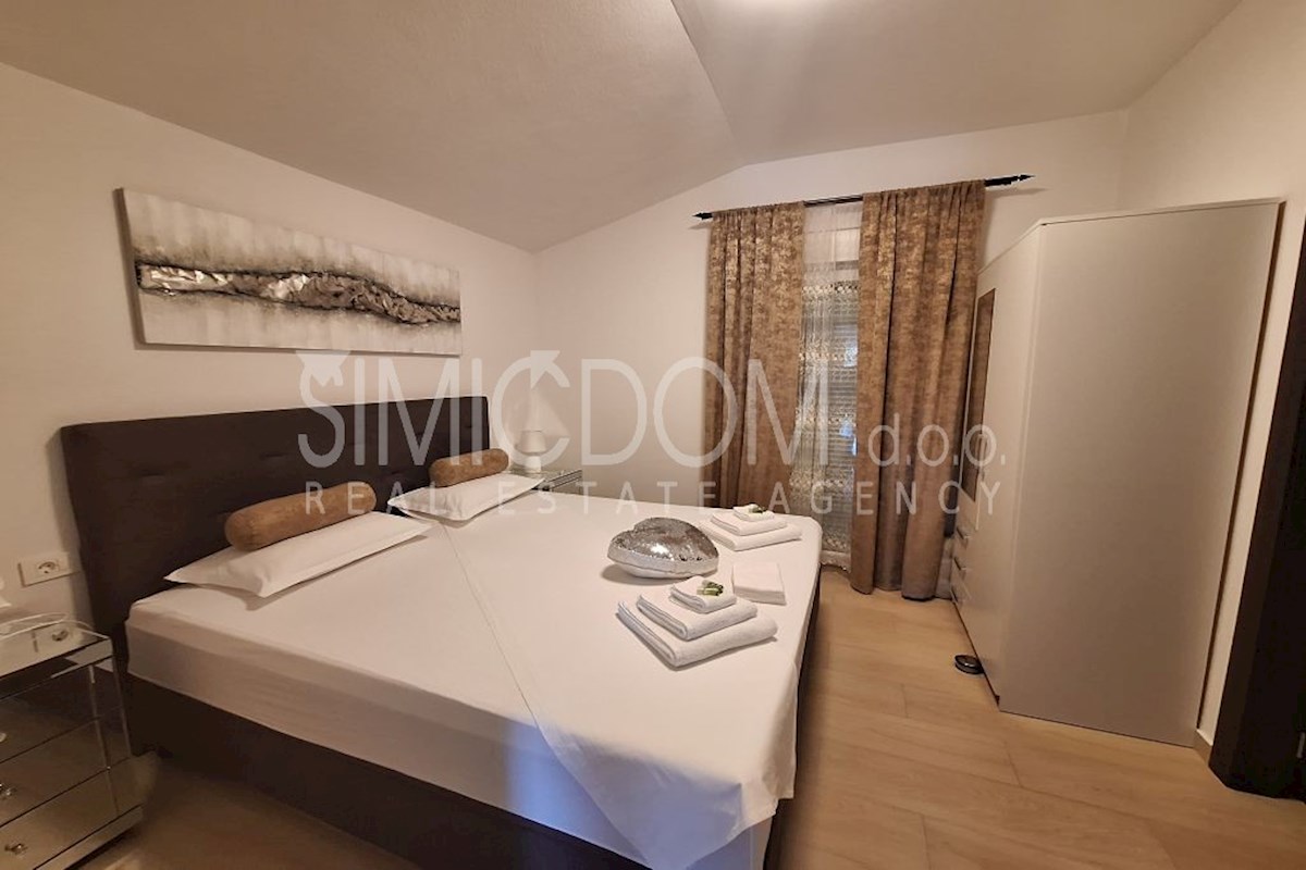 Hiša s štirimi apartmaji 50m od morja, Sevid