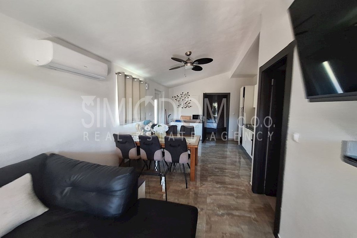 Hiša s štirimi apartmaji 50m od morja, Sevid