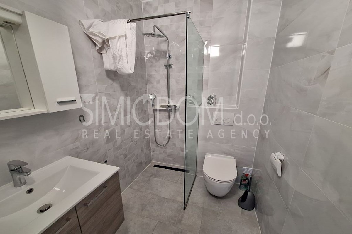 Hiša s štirimi apartmaji 50m od morja, Sevid