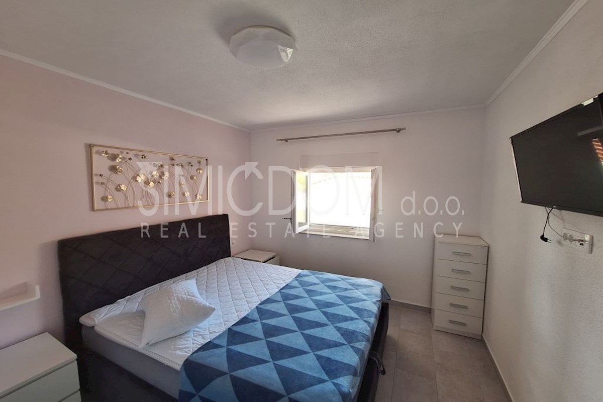 Hiša s štirimi apartmaji 50m od morja, Sevid