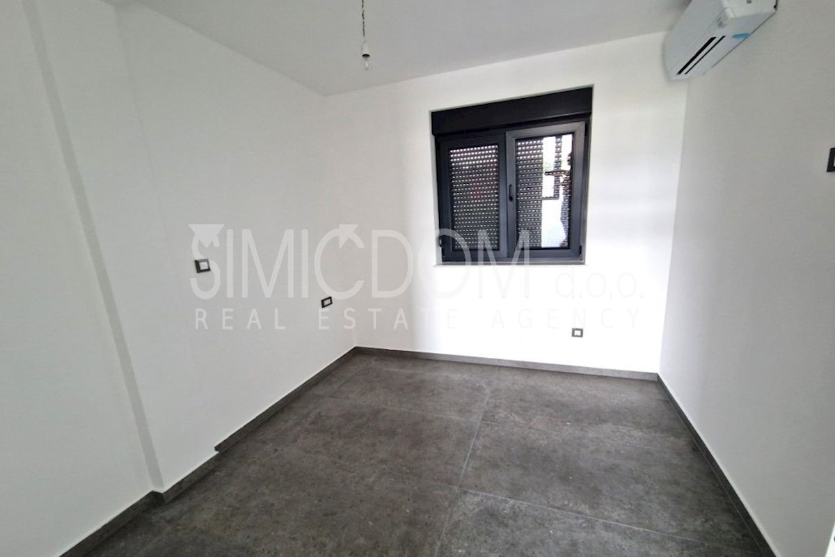 Apartma s pogledom na morje, Murter