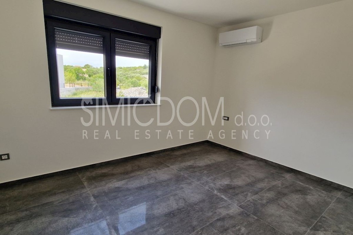 Apartma s pogledom na morje, Murter