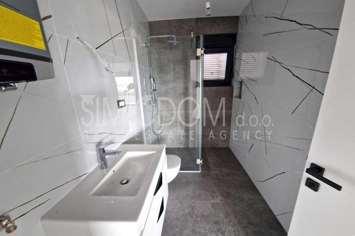 Apartma s pogledom na morje, Murter