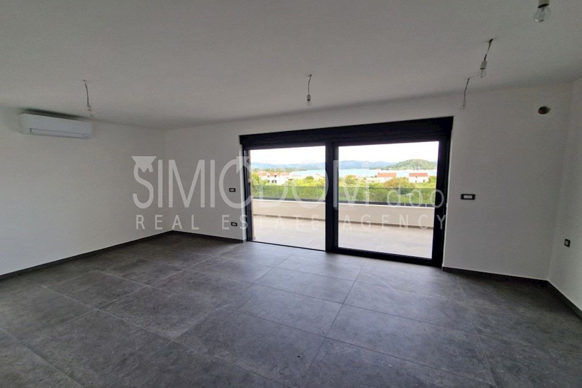 Apartma s pogledom na morje, Murter
