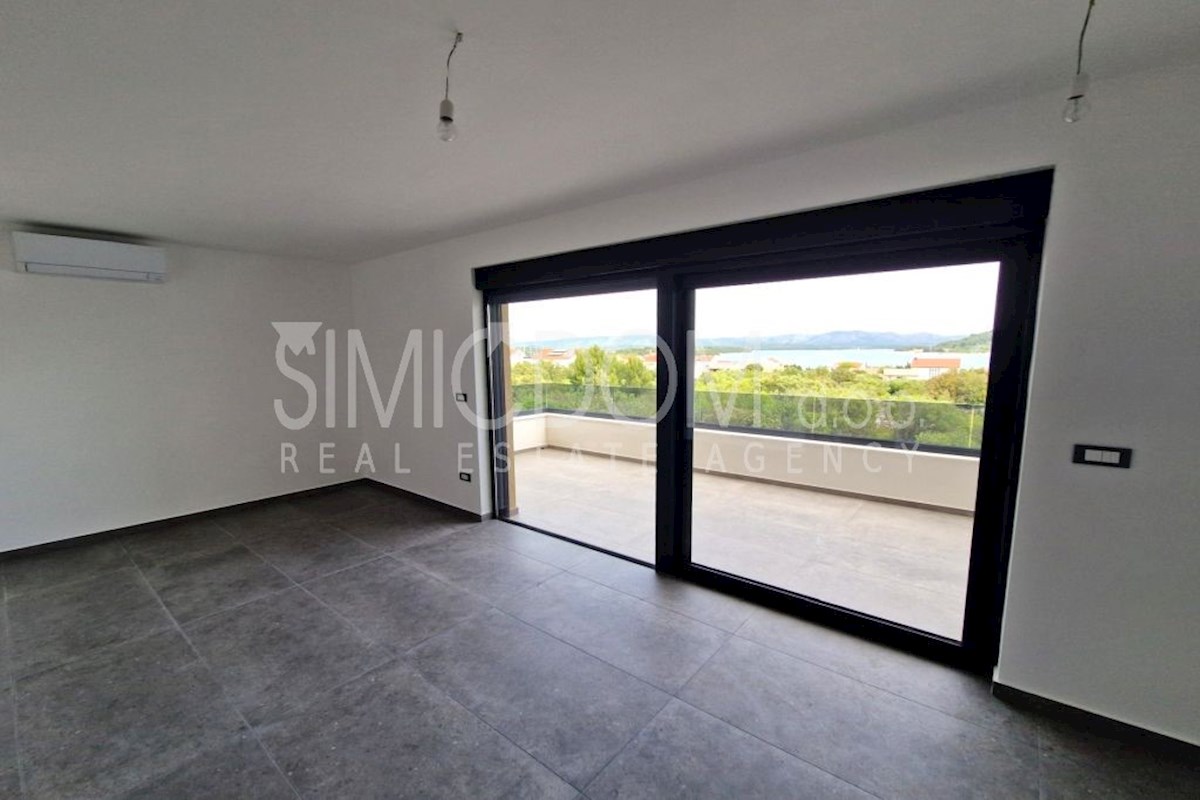 Apartma s pogledom na morje, Murter