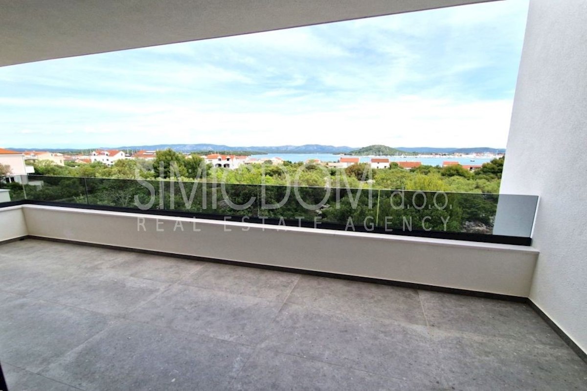 Apartma s pogledom na morje, Murter