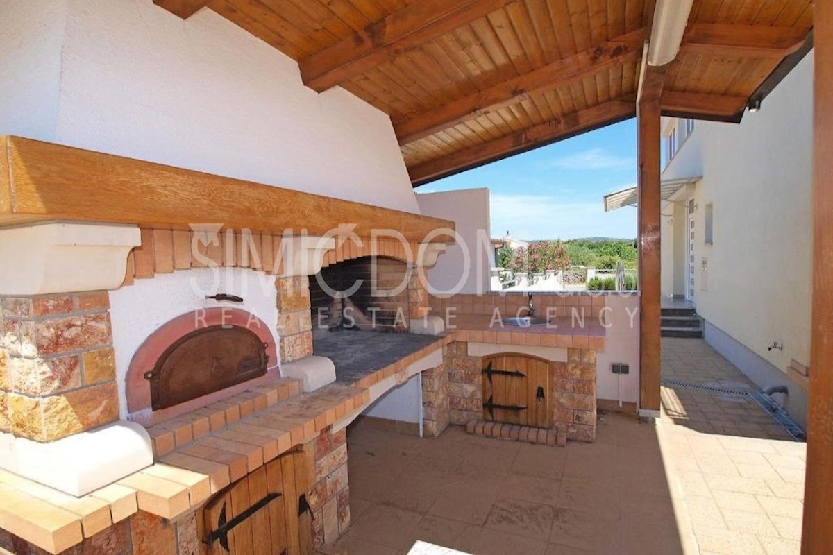 Apartmajska hiša v bližini plaže, Pirovac