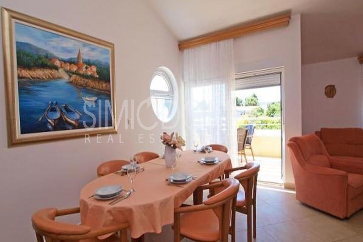 Apartmajska hiša v bližini plaže, Pirovac
