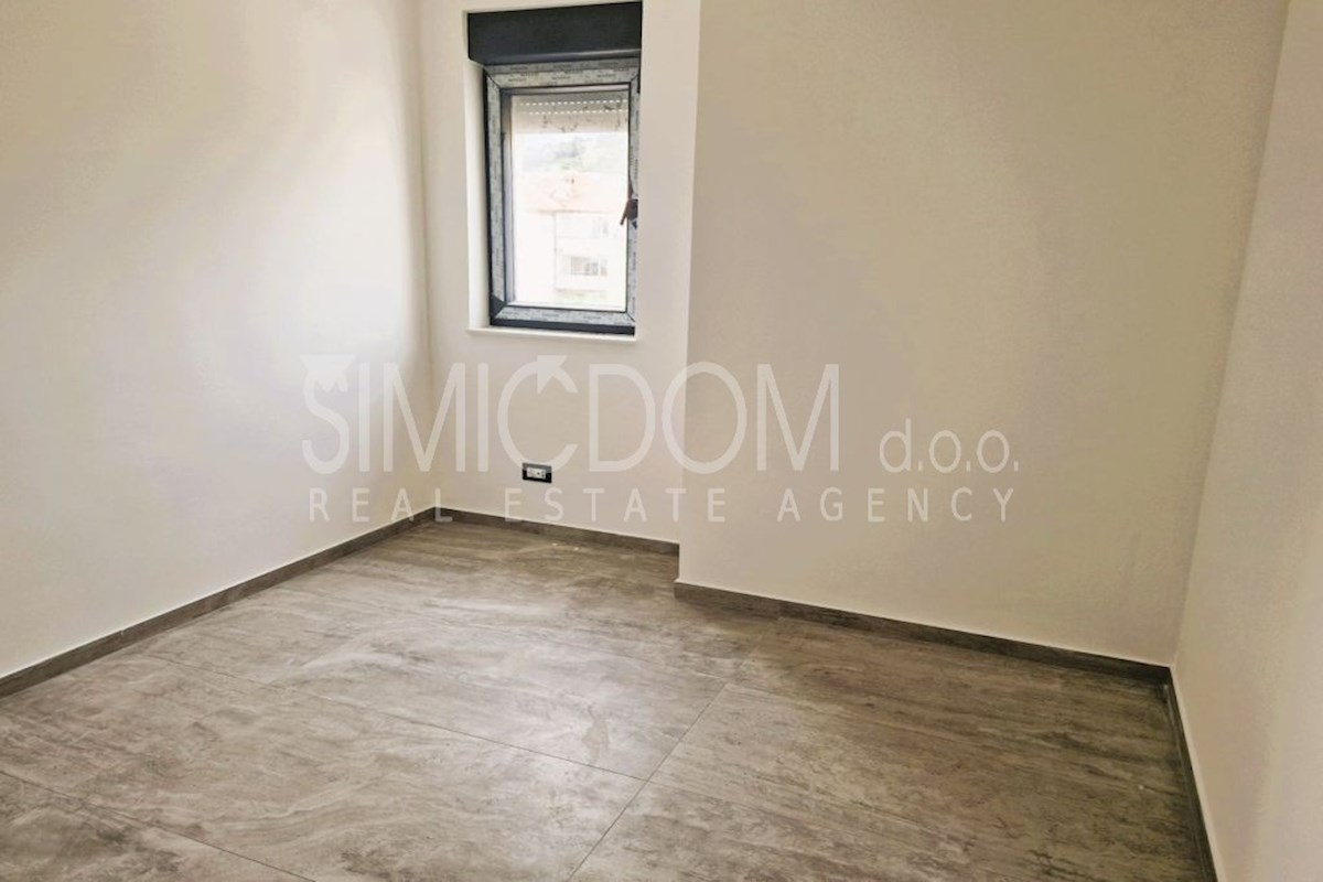 Prostoren penthouse s pogledom na morje, Murter