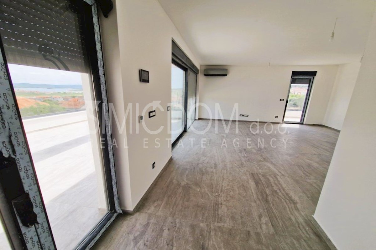 Prostoren penthouse s pogledom na morje, Murter