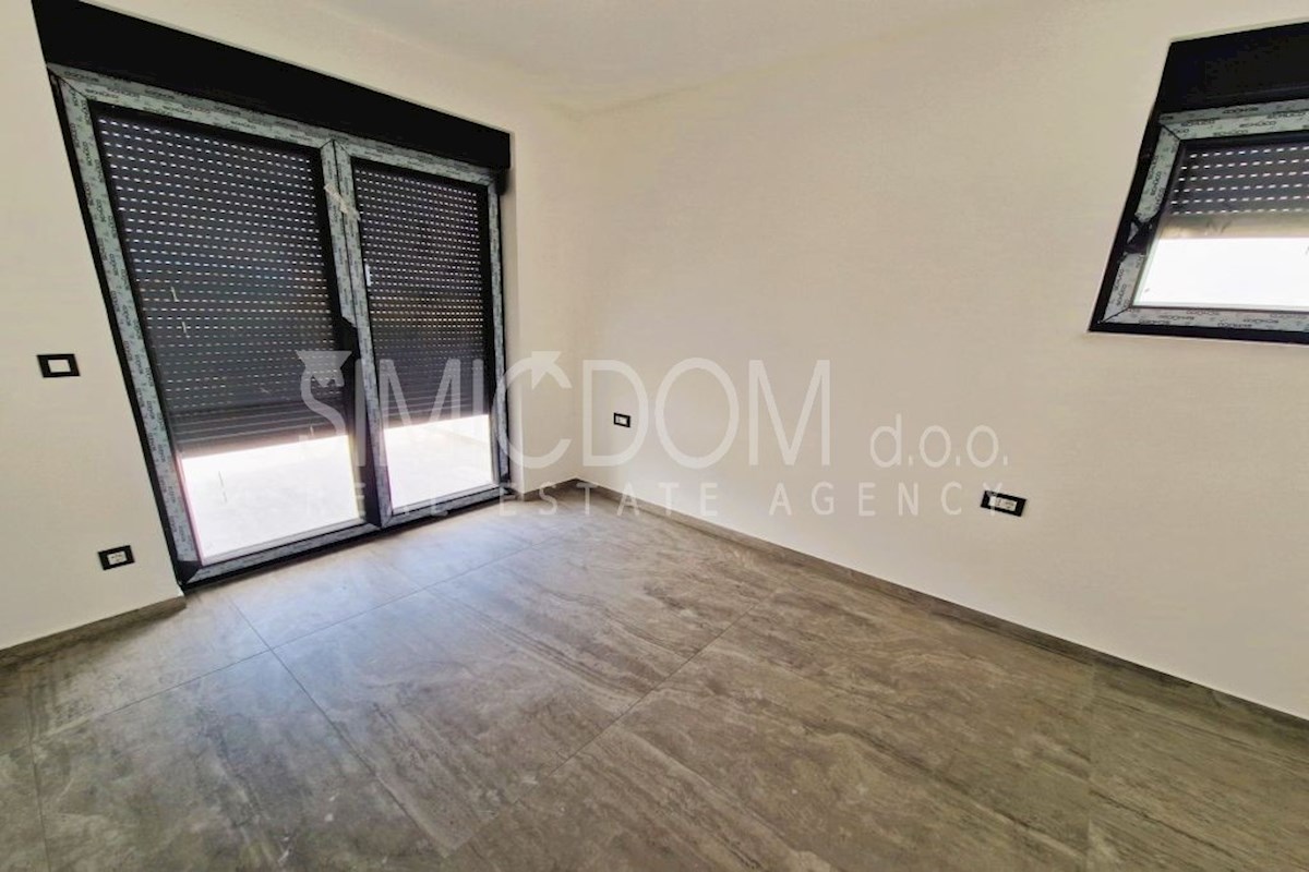 Prostoren penthouse s pogledom na morje, Murter