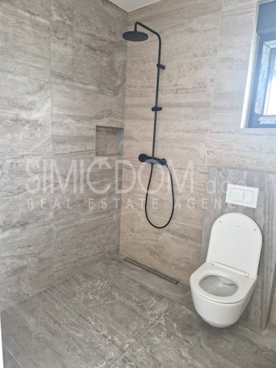 Prostoren penthouse s pogledom na morje, Murter