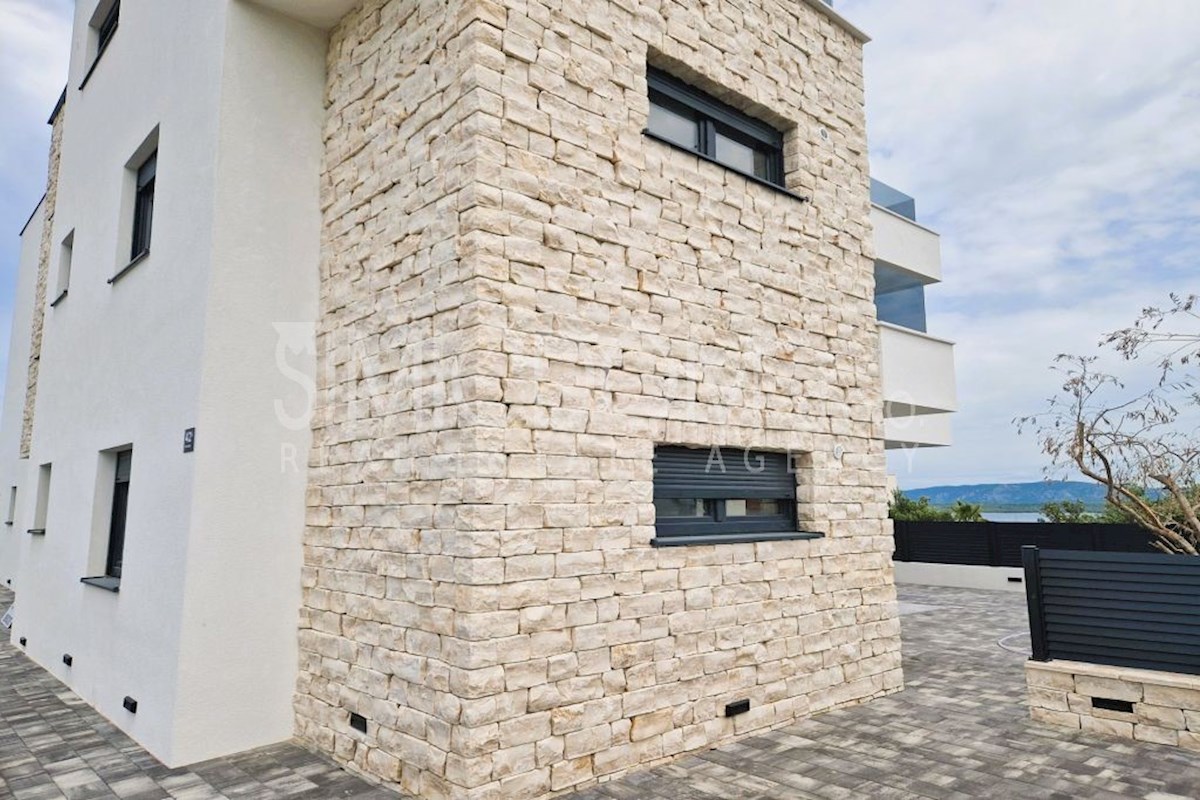 Prostoren penthouse s pogledom na morje, Murter