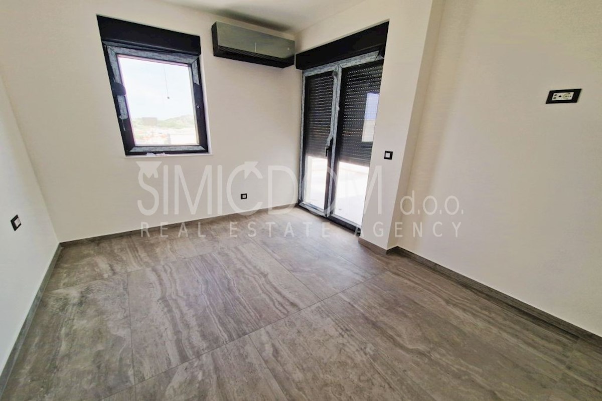 Prostoren penthouse s pogledom na morje, Murter