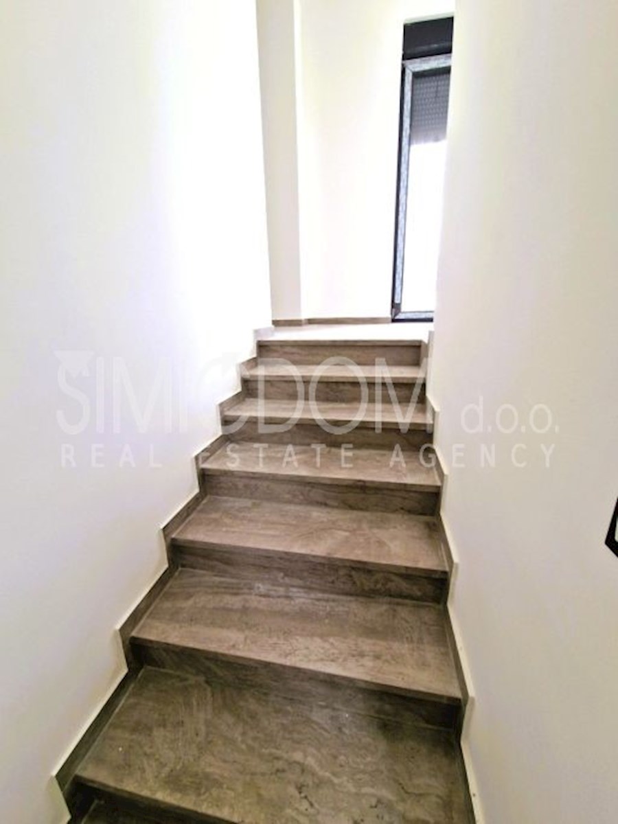Prostoren penthouse s pogledom na morje, Murter