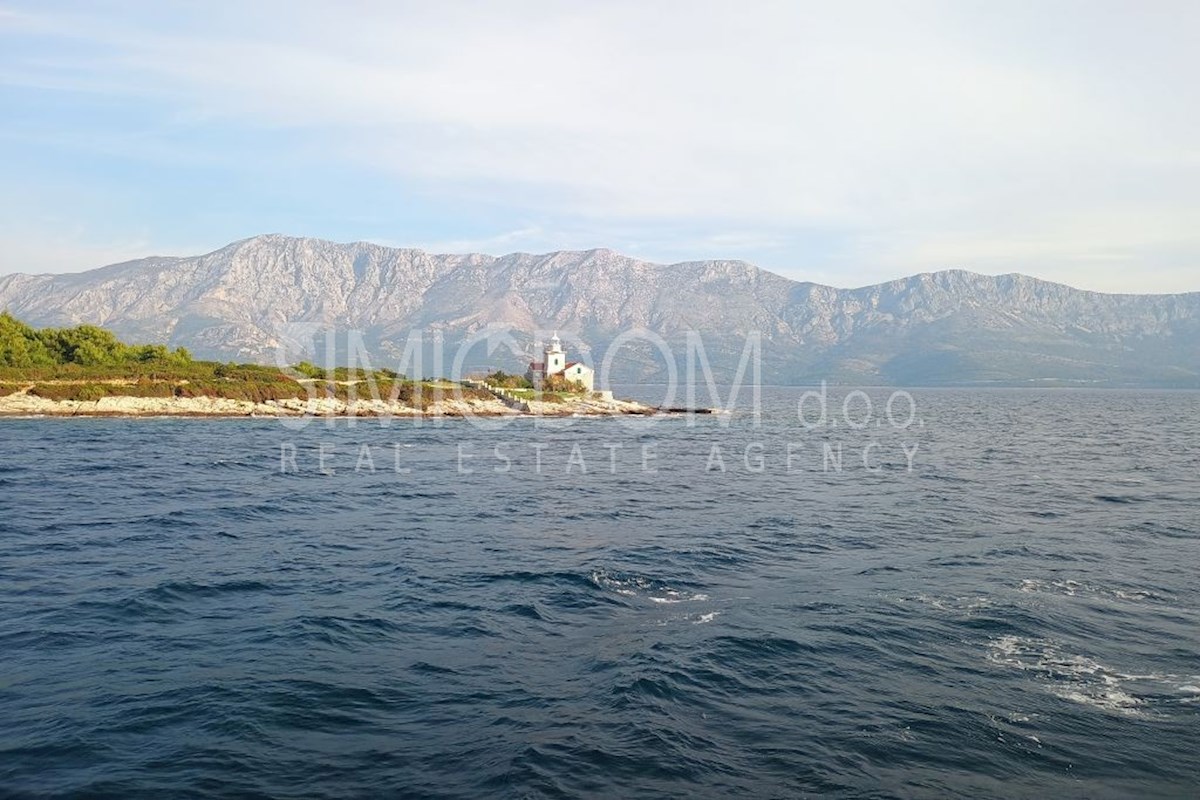 Zemljišče v prvi vrsti do morja, Hvar
