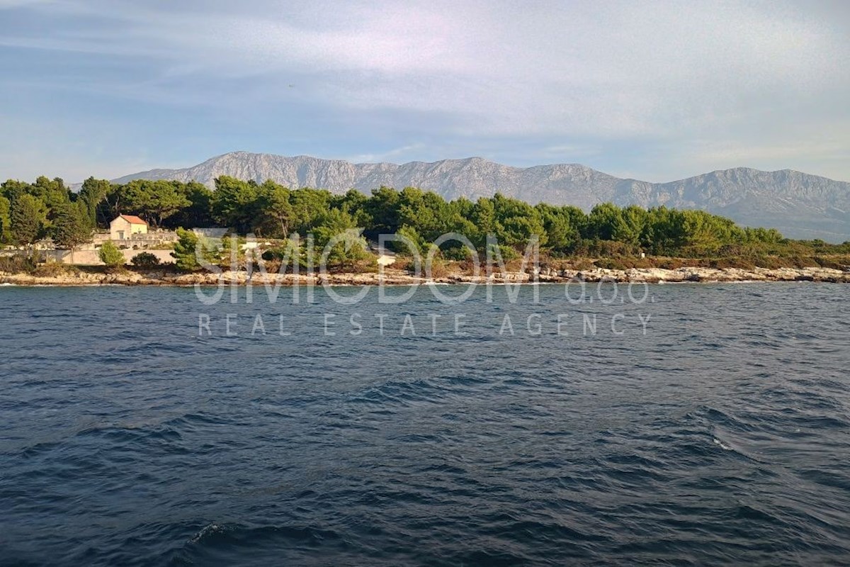 Zemljišče v prvi vrsti do morja, Hvar