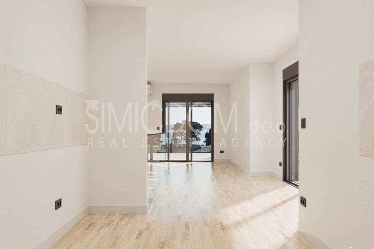 Prostoren penthouse s panoramskim razgledom v bližini plaže, Kaštela