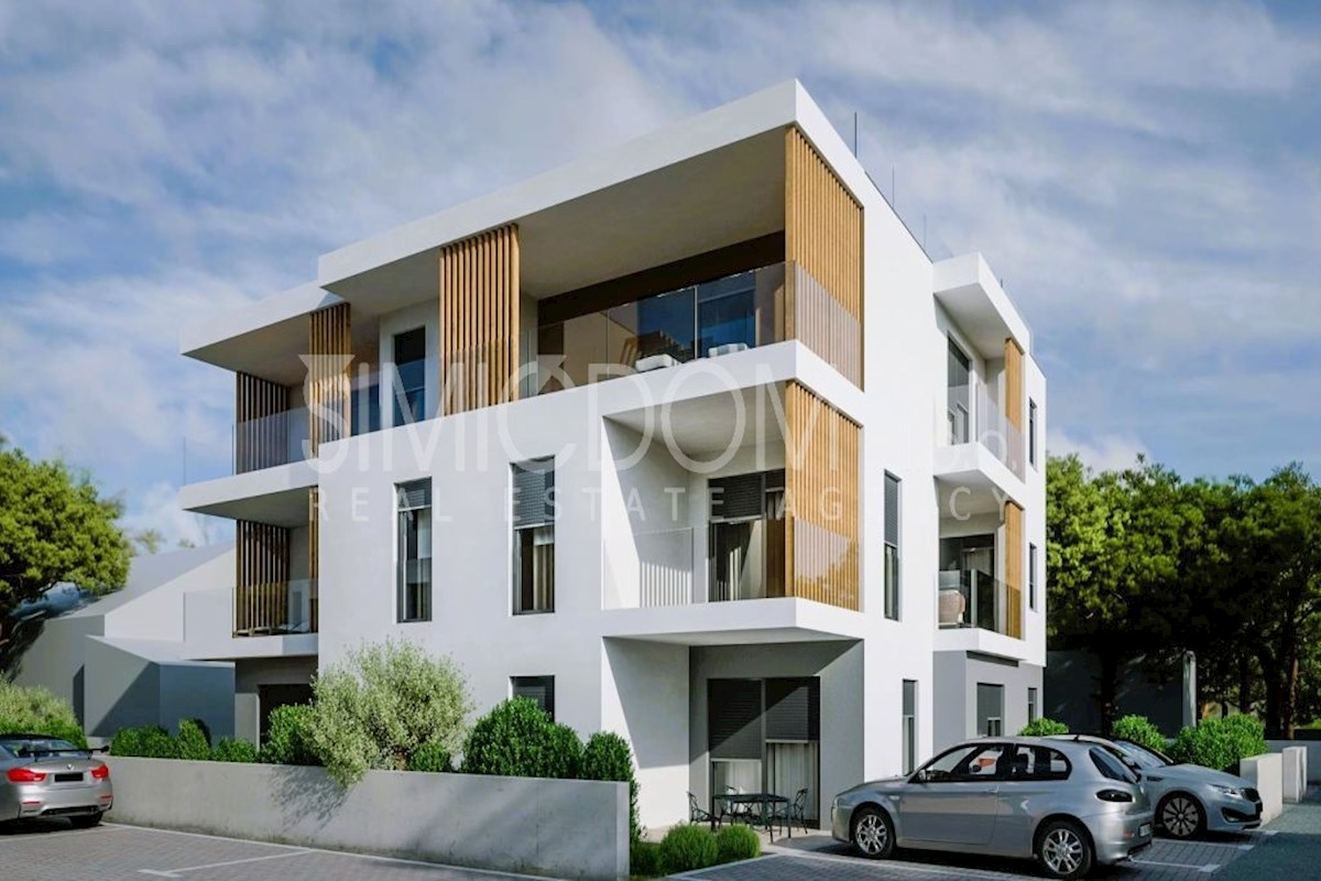 Trisobno stanovanje s pogledom na morje v bližini plaže, Vodice