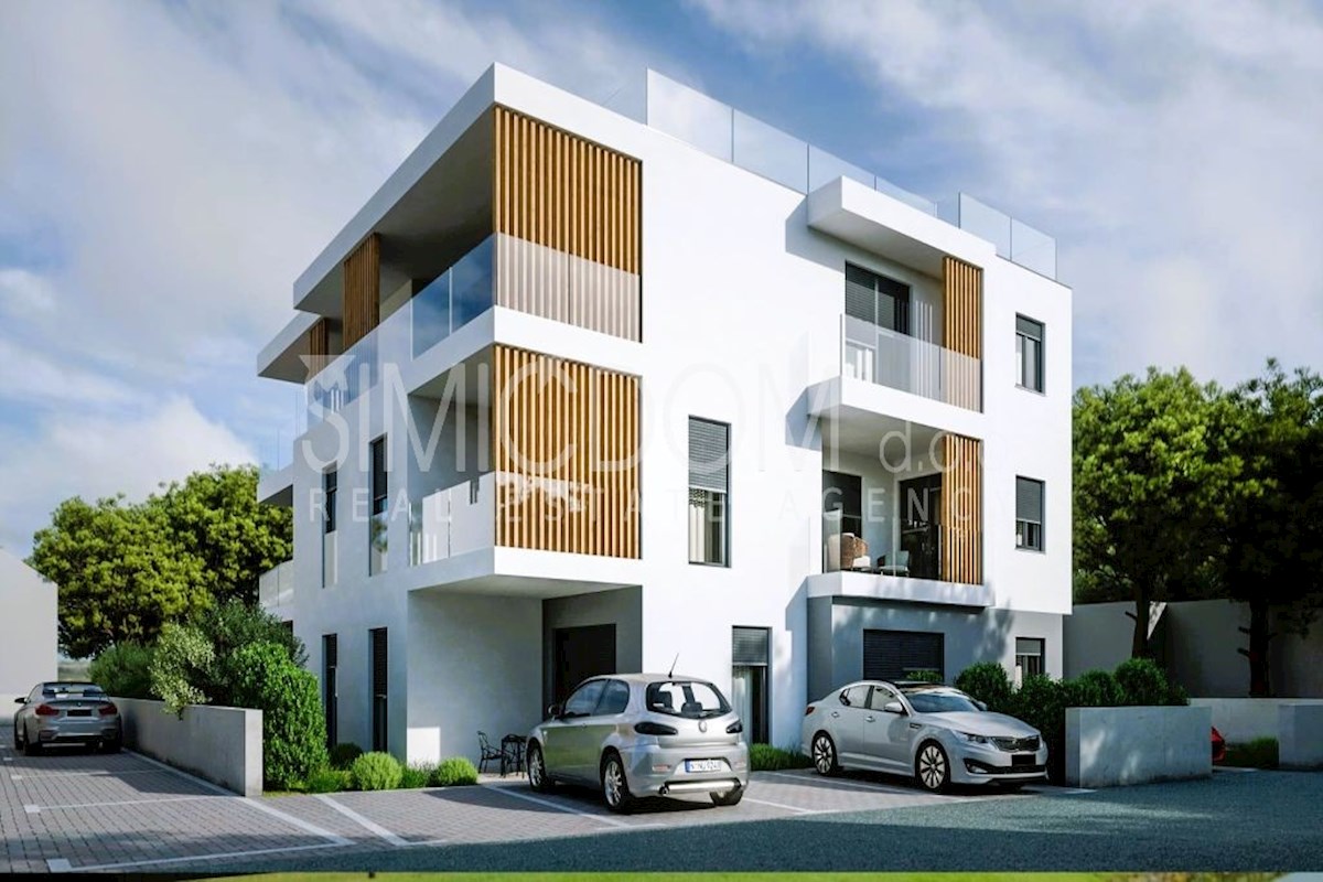 Trisobno stanovanje s pogledom na morje v bližini plaže, Vodice