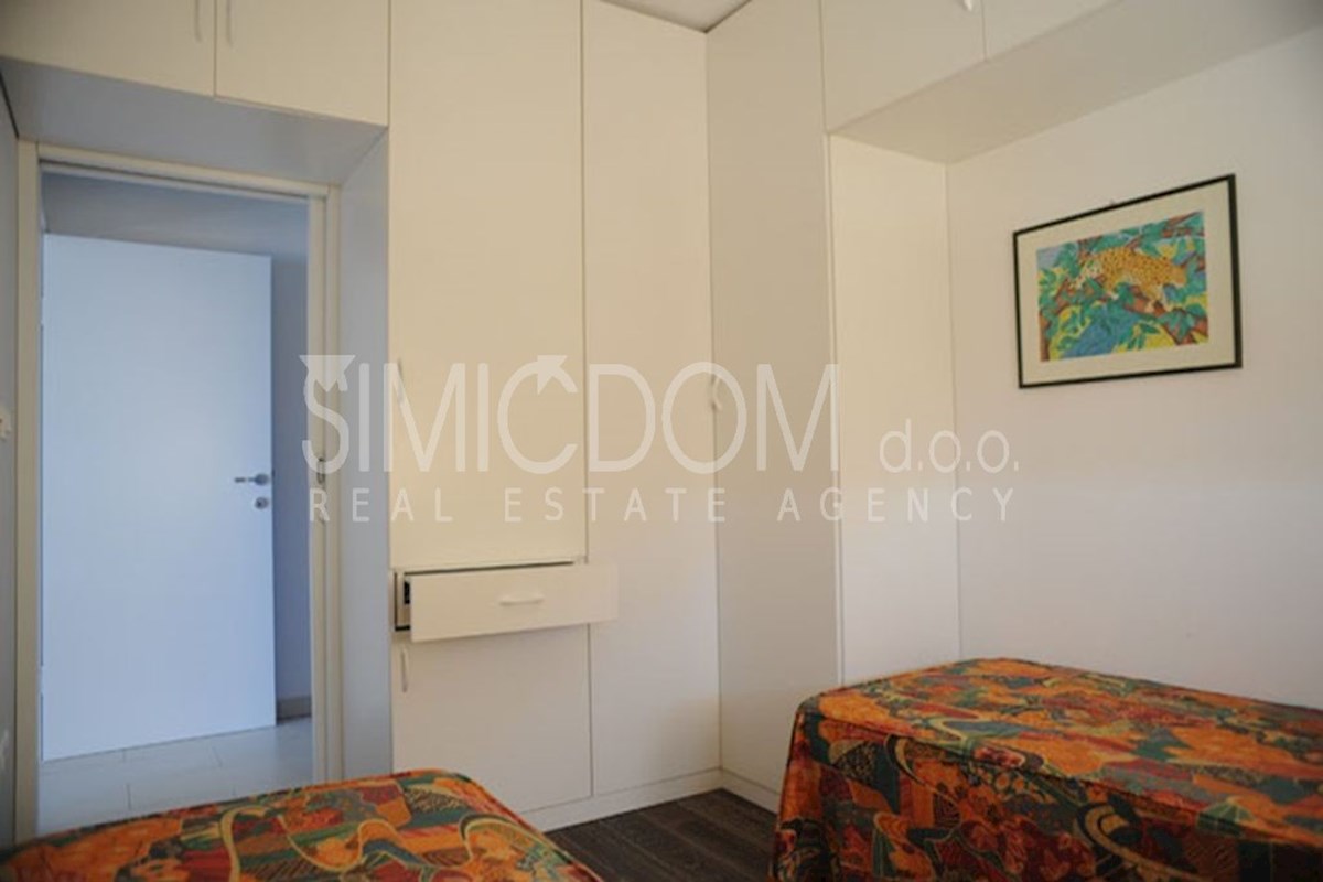 Opremljeno stanovanje s čudovitim razgledom, Pakoštane