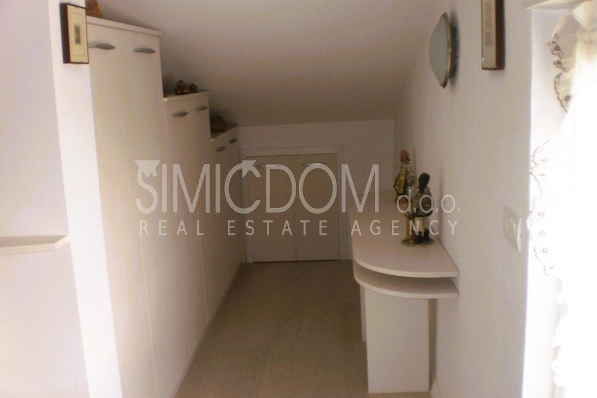 Opremljeno stanovanje s čudovitim razgledom, Pakoštane