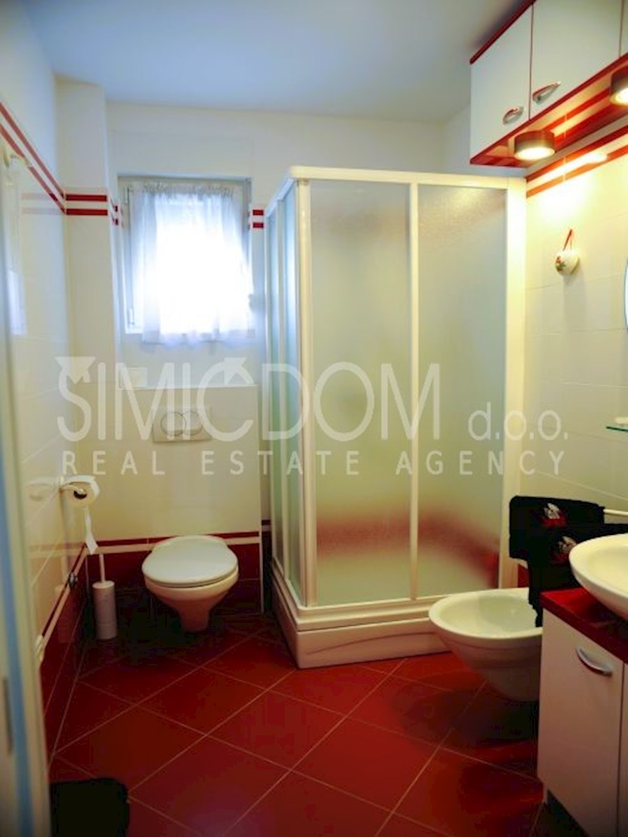 Opremljeno stanovanje s čudovitim razgledom, Pakoštane