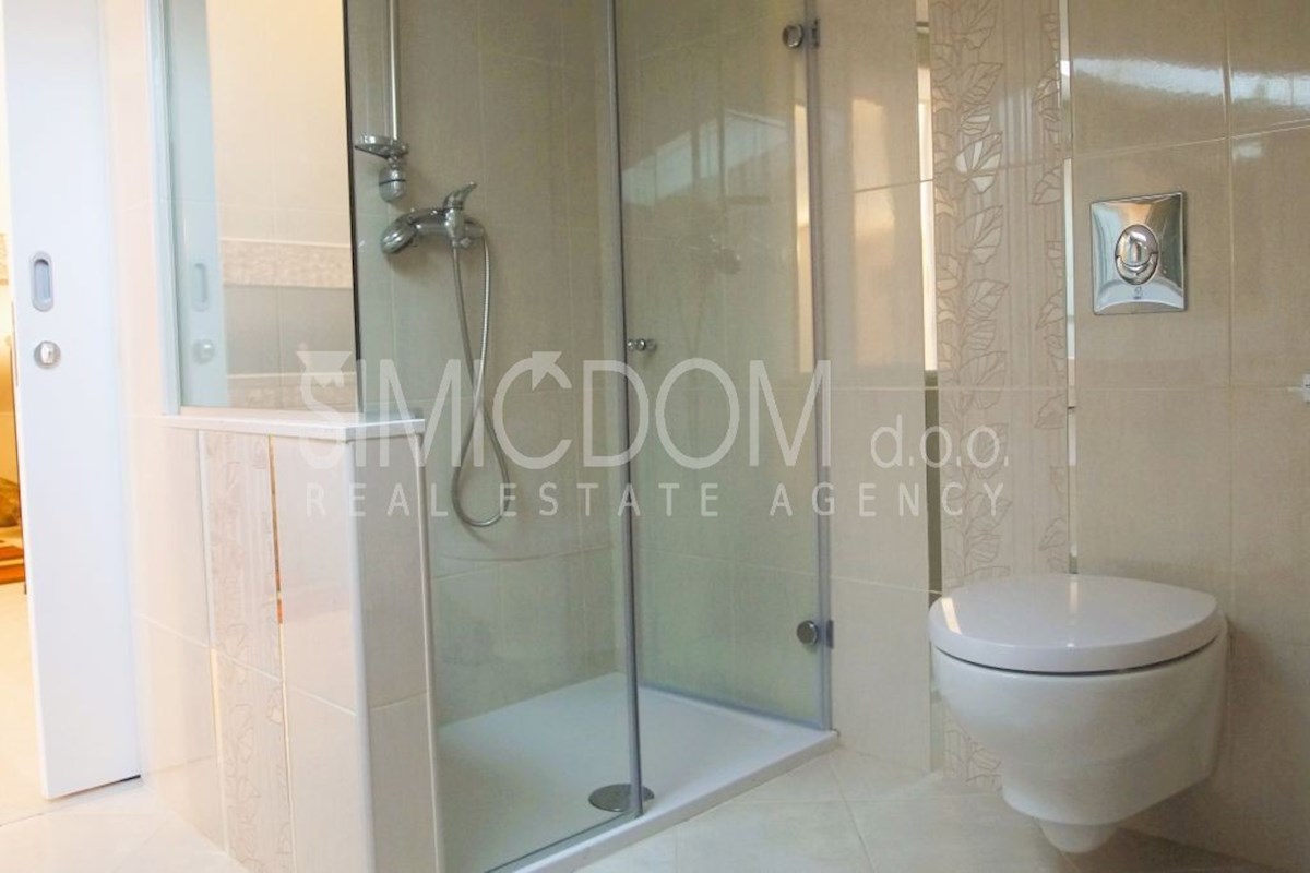 Opremljeno stanovanje s čudovitim razgledom, Pakoštane