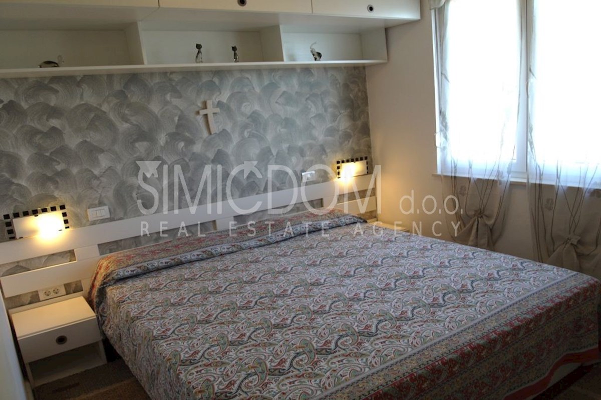 Opremljeno stanovanje s čudovitim razgledom, Pakoštane