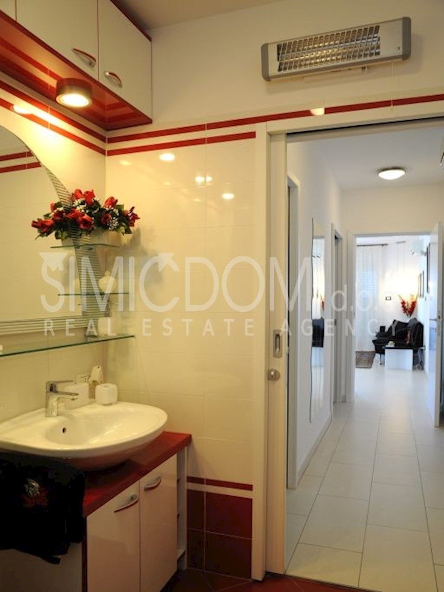 Opremljeno stanovanje s čudovitim razgledom, Pakoštane