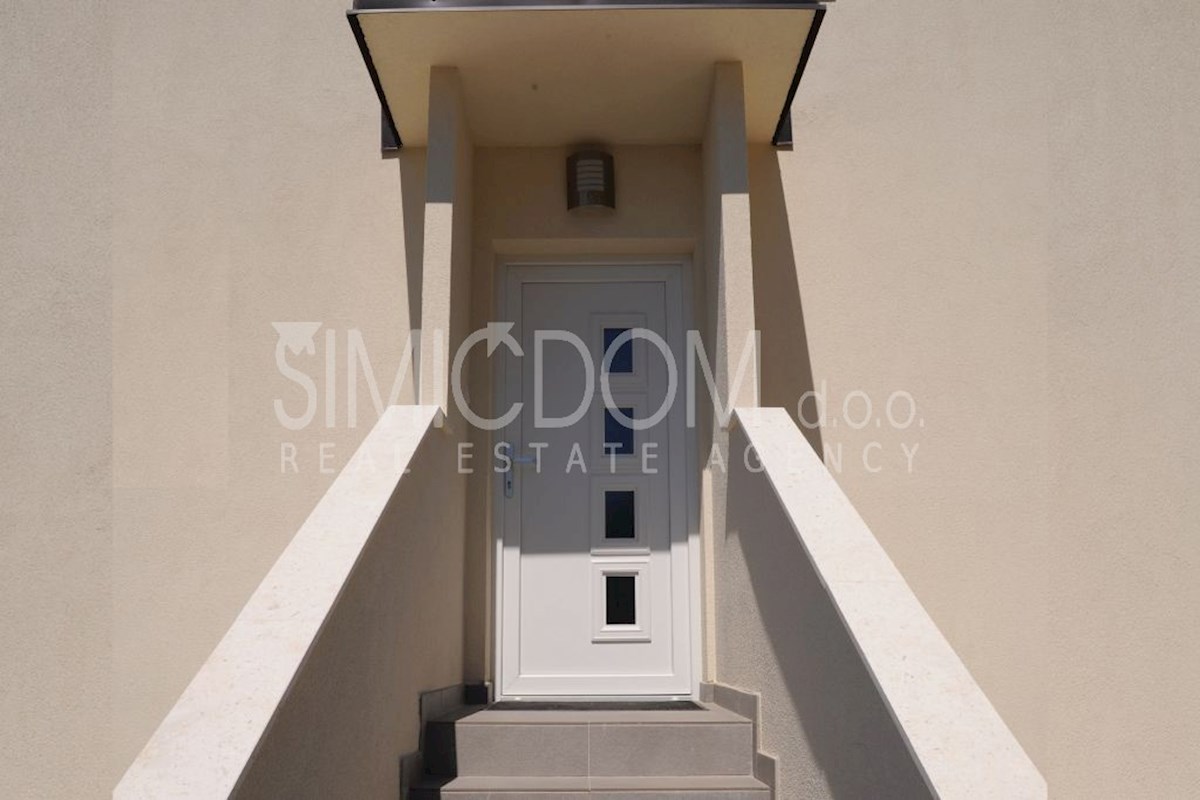 Opremljeno stanovanje s čudovitim razgledom, Pakoštane