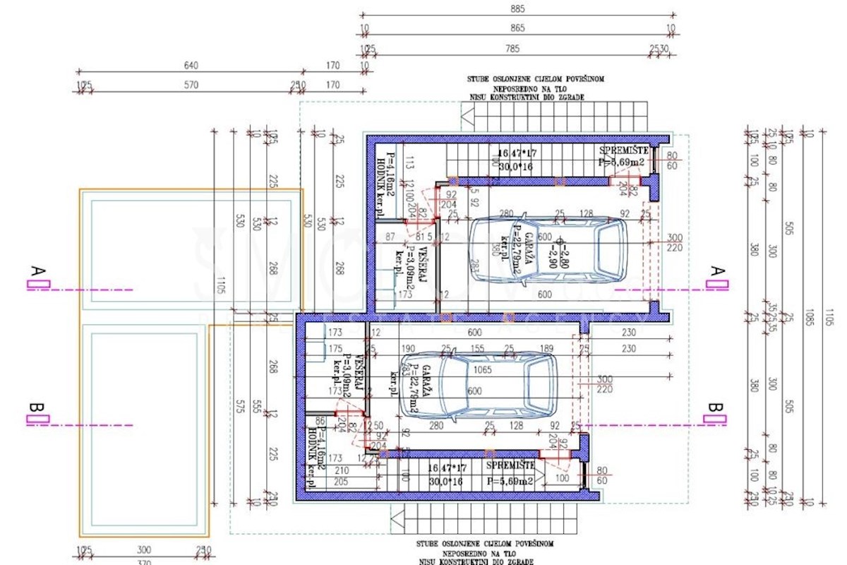 Dvojček hiše, obdan z zelenjem, Pirovac