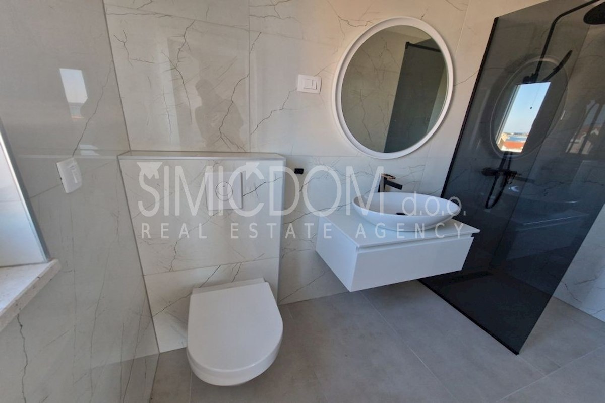 Novo penthouse stanovanje v bližini morja, Brodarica