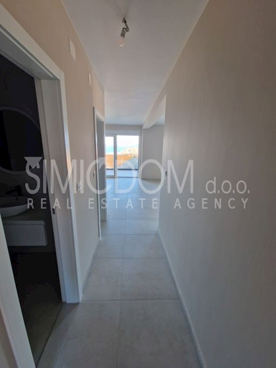 Novo penthouse stanovanje v bližini morja, Brodarica