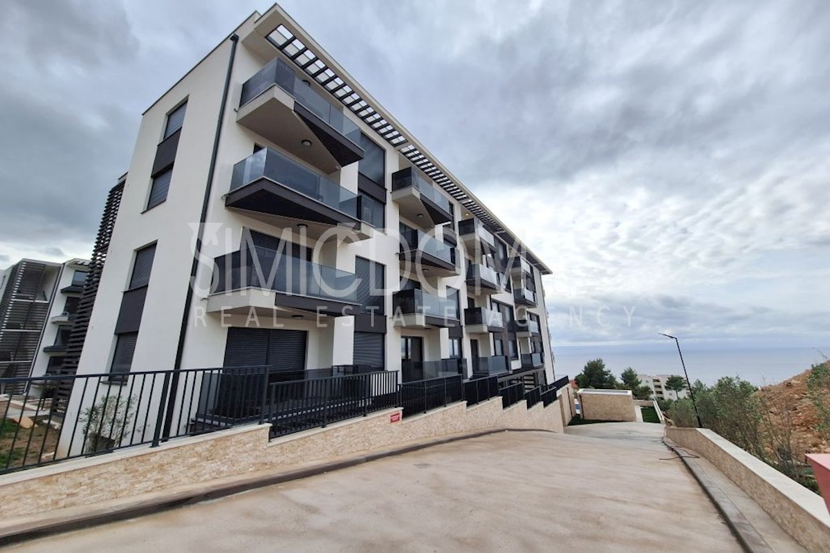 Stanovanje z odprtim razgledom, Makarska