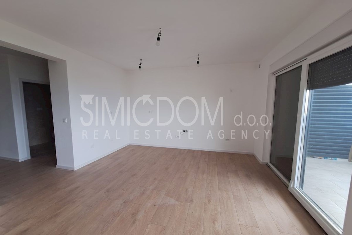 Stanovanje z odprtim razgledom, Makarska