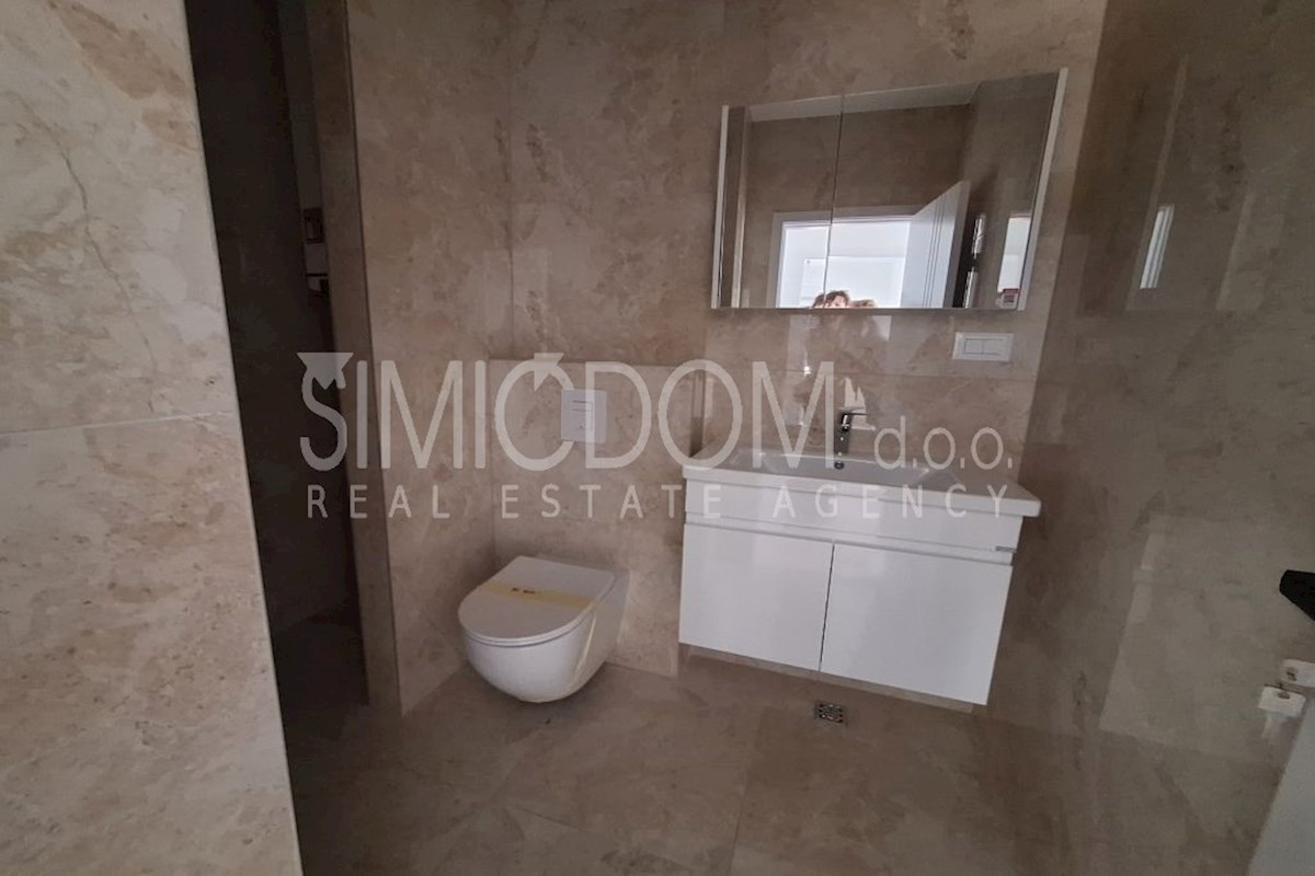 Stanovanje z odprtim razgledom, Makarska