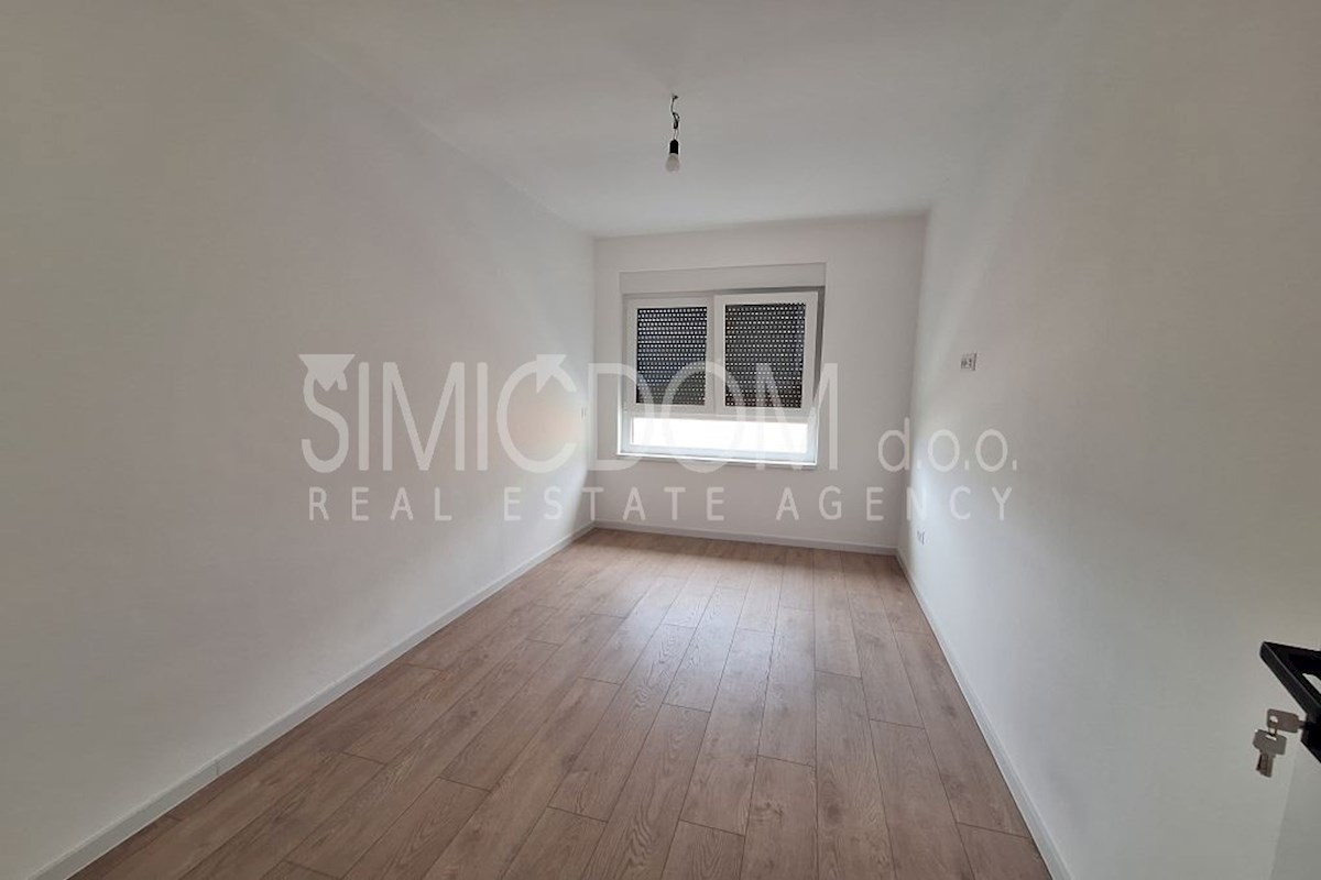 Stanovanje z odprtim razgledom, Makarska