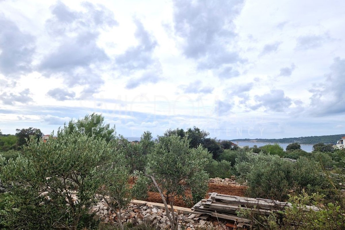 Gradbena parcela z razgledom v bližini morja, Rogoznica