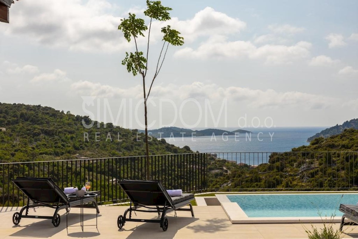 Čudovita vila z razgledom, Rogoznica